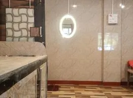Parvati Niwas Homestay -5 Mins walking frm Revdanda Beach & Fort -Free Wifi & Coolers