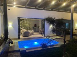 Hi-Tech Oasis Loft Villa with Outdoor Jacuzzi, hotel di Yakkasaray