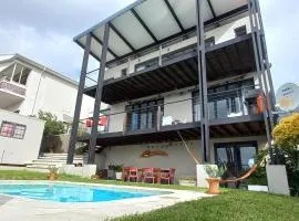 Central Villa, Amazing City, Sea & Mountain views