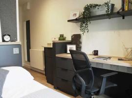 Student Only Studio Near Exchange Point, Loampit Vale, Lewisham Station, Lewisham Exchange, hotel sa London