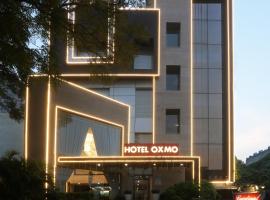 Hotel Cardinal Express Oxmo Near IGI Airport Delhi With Free Aiport Drop, hotel i New Delhi
