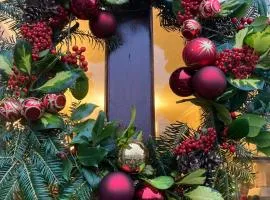 Elen's Castle Bed, Breakfast and Bar