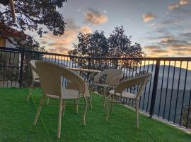 Deodar Whispers - 2 to 3 bedroom private villa Chail Himachal, hotel in Chail