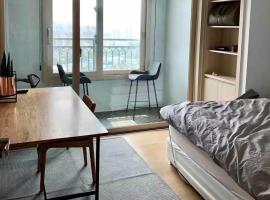 여성전용1인숙소 Milli Home, hotel in Pukkwangju-yŏk