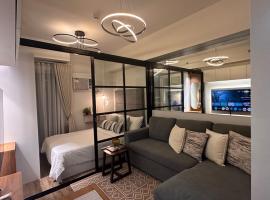 The Framehaus with Free Parking at Sonora Garden Residences, Las Pinas، فندق في مانيلا