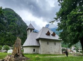 Kulla e Gjyshit - Guest House, hotel em Theth