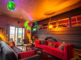 Casa Shangri-La - Eclectic Tiny House in the Heart of Terlingua near BBNP