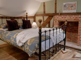 The Cotswold Luxe Cottage, hotel i Framlingham