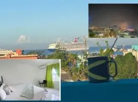King St Penthouse 10 mins walk to Beach
