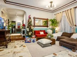 Christmas Ready Villa with Outdoor Cinema and Bonfire 7 mins to Calle Crisologo