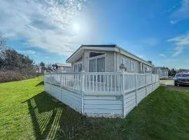 Luxury 6 Berth Lodge With Wifi At Broadland Sands In Suffolk Ref 20011Cv