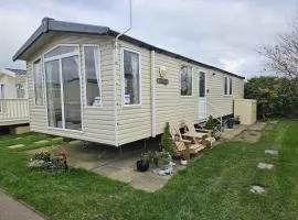 Lovely 8 Berth Caravan At California Cliffs, Near Scratby Beach Ref 50046L