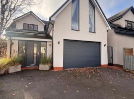 Modern 4BR Getaway House for Families and Groups, hotel i Frampton Cotterell