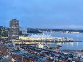 Ocean and Mountain View Home - Downtown Vancouver