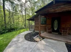 Cozy Cabin with HOTTUB in the GREAT SMOKY MOUNTAINS