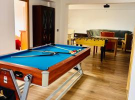 House with ocean and mountain views, hotel in Santa Susanna