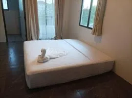 Comfy Hotels Share Bathroom คอมฟี่ โฮเทล ห้องน้ำรวม ซอยกิ่งแก้ว 31ก