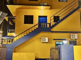 karma stays hostel morjim、モージムのホテル