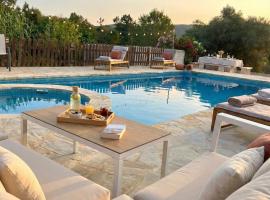 Villa Can Mestreso Suite Ibiza, khách sạn ở Sant Joan de Labritja