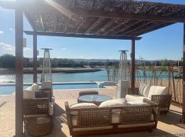 Spacious outdoor area featuring a swimming pool !, hotel em Hurghada