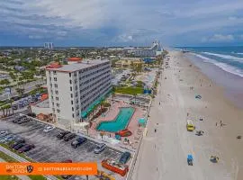 Amazing Studio Steps Away From The Atlantic Ocean!