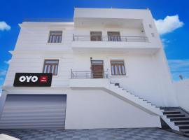 HOTEL O RAJ PALACE, ξενοδοχείο σε Rāmnagar