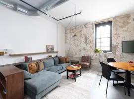 Brewery District 2-Story 2BR Apt Near Fiserv with Rooftop, Gym, and Parking