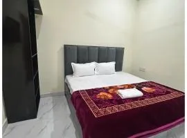 Hotel Assi Ghat Narayana Premium Stay Near Kashi Vishwanath Temple - Lift and Parking Service & Free Wi-fi Facilities # Fully Air Conditioned Rooms - Best Hotel In Varanasi