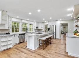 NEW-Entire House-Waterfront-Family Friendly- MHT-，位于贝德福德的酒店