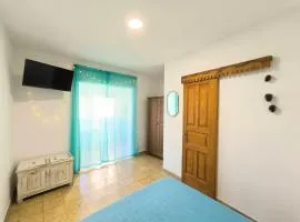 Casa Dace Renovated Studio - Fast Wi-Fi, 4-min Drive to Beach, Pet Friendly