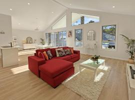 SussexGardenStays - Jervis Bay Beaches - NEW SHARE Home - 4xQueenBedrooms - PrivateBathroom-Brm1 - SharedBathroom-Brm2,Brm3,Brm4, Hotel in Sussex Inlet