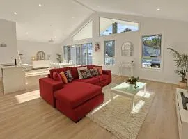 SussexGardenStays - Jervis Bay Beaches - NEW SHARE Home - 4xQueenBedrooms - PrivateBathroom-Brm1 - SharedBathroom-Brm2,Brm3,Brm4