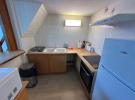 Chouette appart avec garage, hotel em Anzin