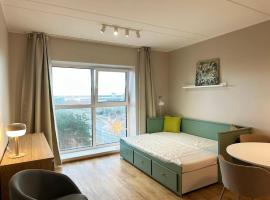 Studio apartment with gym, parking, coworking, hôtel à Maardu