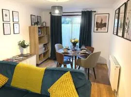 3 bed home in Cheltenham Town Centre with FREE PARKING for 1 car