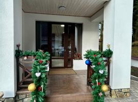 Зелений ретрит, hotel in Skole