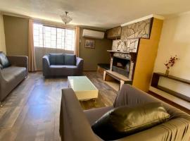 Casa en zona residencial privada, con estacionamiento electrico en Cuauhtemco, Chihuahua, ξενοδοχείο σε Cuauhtémoc