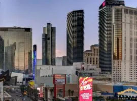 MGM Signature-09-821 1Br2Ba F1 Strip View Balcony Suite