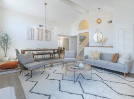 Goode.Homes Hilltop Home w. private pool/spa, Hotel in Newhall