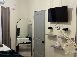 Stylish Escape at Angella Mansions, Stony Hill, Hotel in Stony Hill