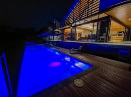 The Cassowary - Luxury Rainforest Retreat, hotel a Cassowary