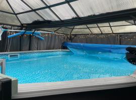 Getaway Spa Retreat with Watsu Pool Blue Mountains, hotel in Hazelbrook