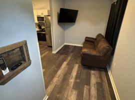 The Rustic Railroad Studio, hotel in Renick