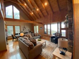 Rocky Top Mountain Getaway, hotelli kohteessa Mars Hill