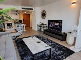 Stylish New Condo in NANA