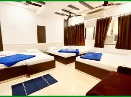 Mahakaleshwar jyotilinga Temple Dwarika - Dhish Premium near Railway station, Fully Air conditioned Rooms -wifi- Lift and Restaurant Facilities, BEST HOTEL IN UJJAIN
