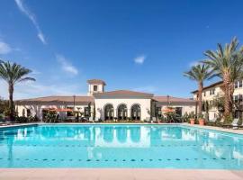 Stylish 2BR Foothill Escape in Irvine, hotel a Lake Forest