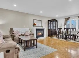 Bright 3BR Upper Level Stay • Pet Friendly