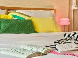 Walk2BTS, KingBed, FastWiFi, FreeLaundry, Netflix