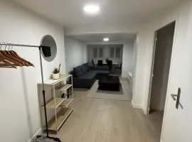 Charmant Rez de Jardin 6 p 2 chambres et Parking